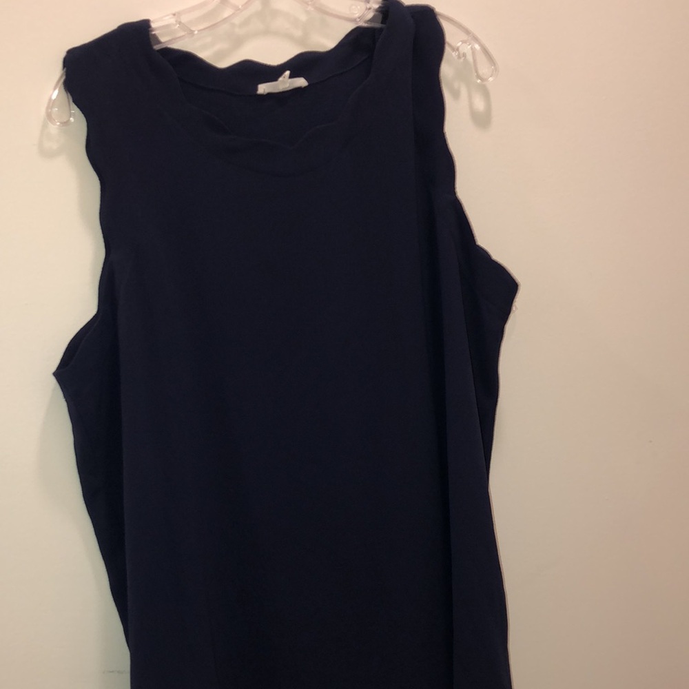 Light weight tank with scallop sleeves.